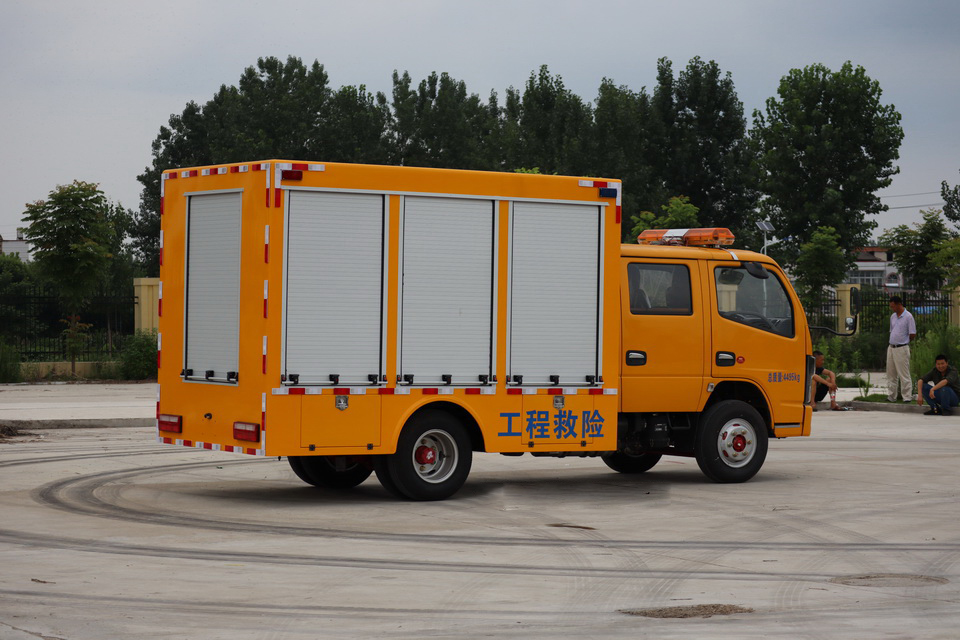 東風(fēng)小多利卡雙排救險(xiǎn)車(chē)1.JPG